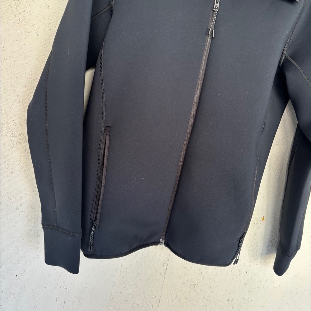 Uniqlo Men's Black Performance Jacket - Picture 6 of 12